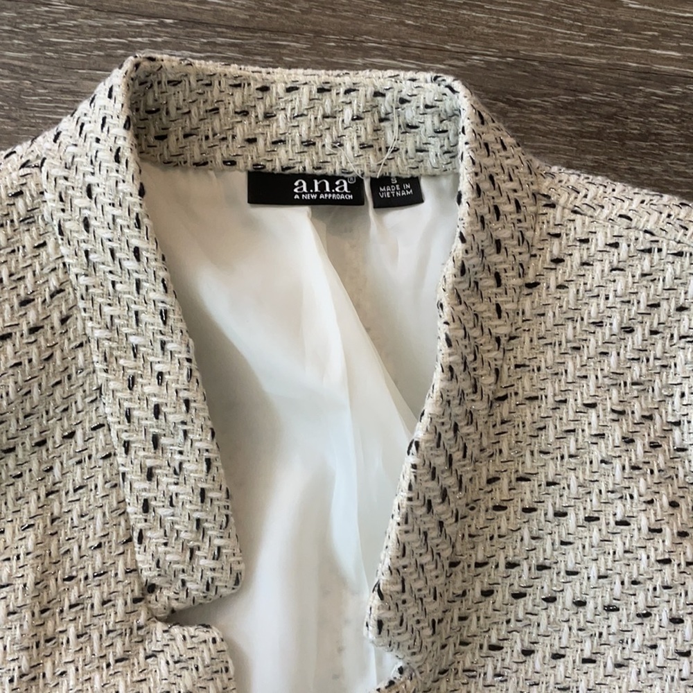 Blazer - Picture 2 of 5